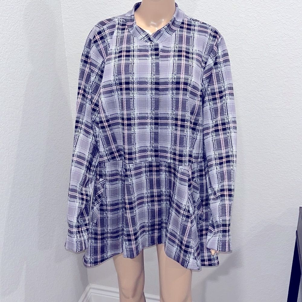 NWOT- Torrid plaid swing light jacket/ top w/ pockets.